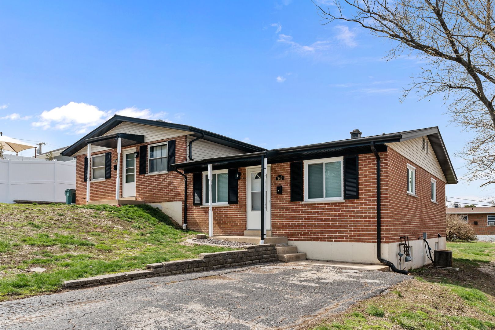 Kirkwood House: 945 Ohlman Ave