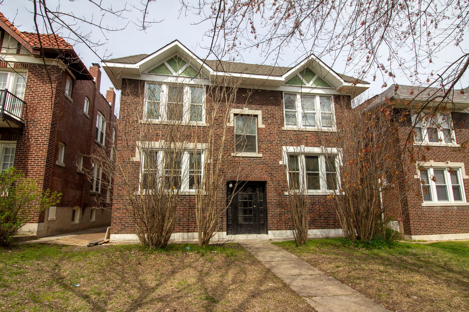 Saint Louis Apartment: 4955 Lindenwood Ave