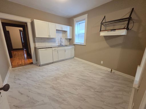 Updated Botanical Heights apartment home with historic charm – photo 1
