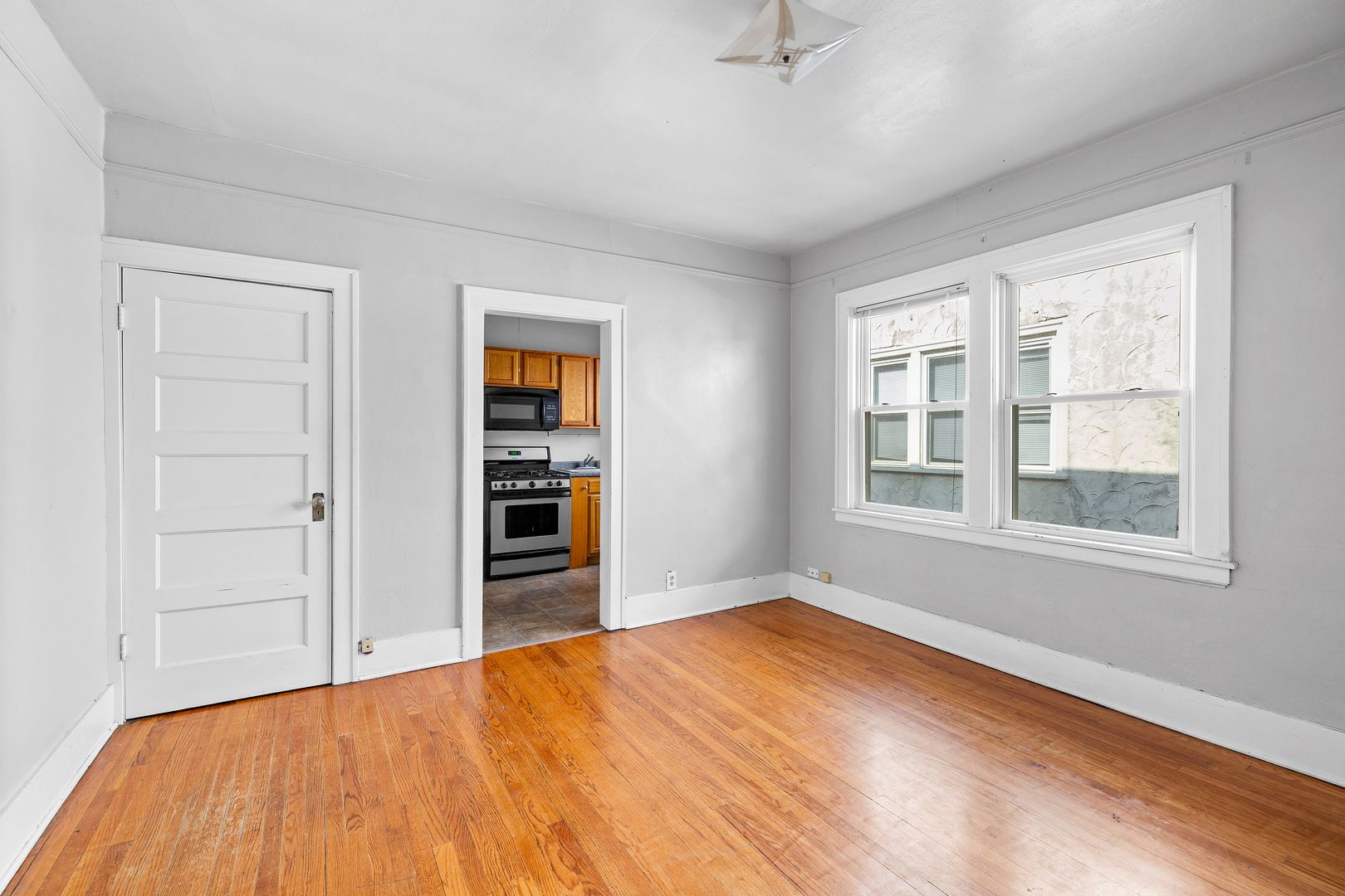 St. Paul Apartment: 1722 Grand Ave S