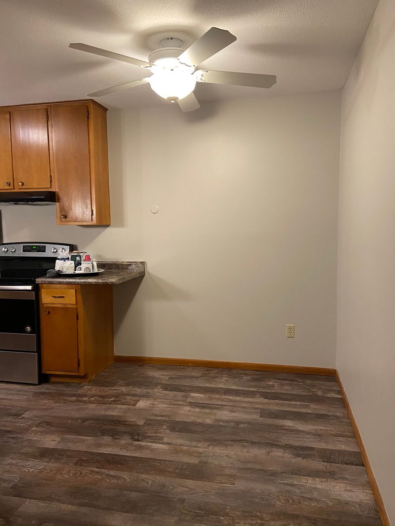 West St. Paul Apartment: 845 Dodd Road