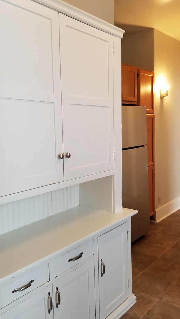 St. Paul Apartment: 1722 Grand Ave S