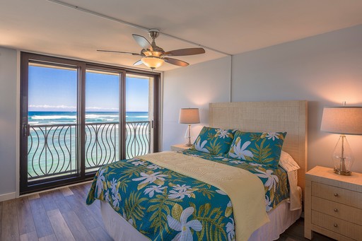 PENTHOUSE - BEACH FRONT End unit furnished 2/2/1PKG CONDO