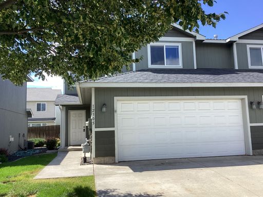 Lovely Airway 3bed Townhome with One month free with year lease!