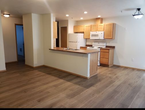 Half Month free for your fully loaded 3bedroom close to everything! – photo 1