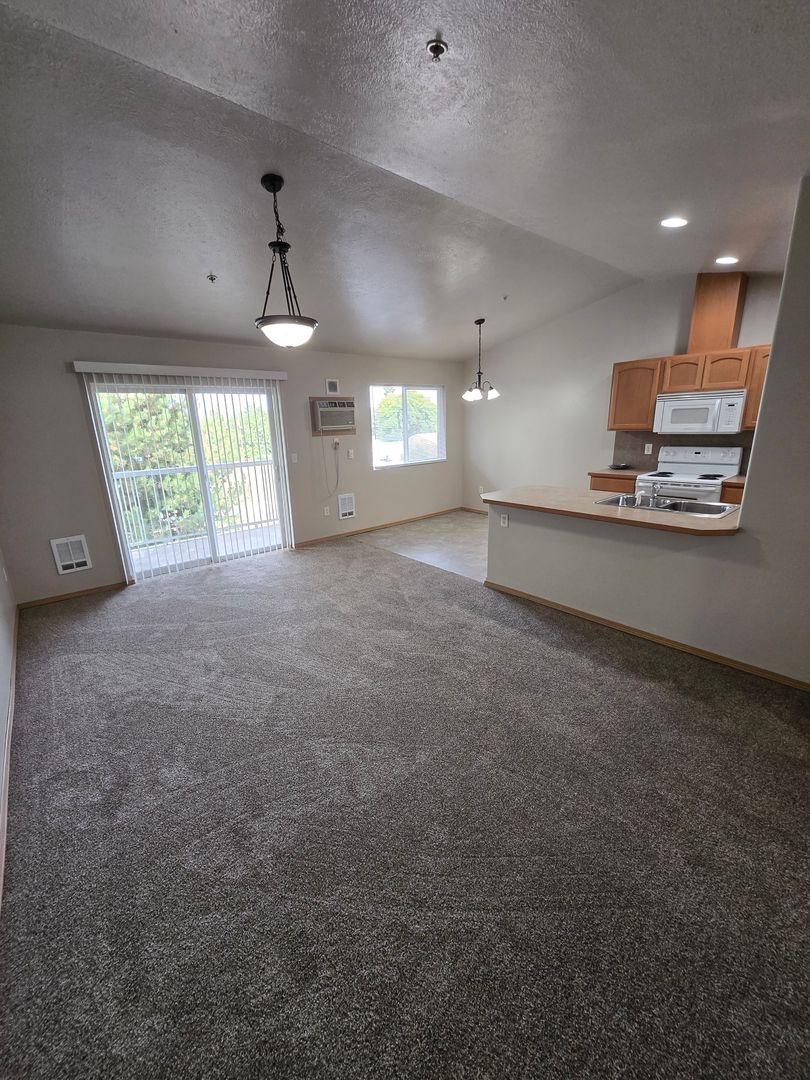 Spokane Valley Apartment: Twin Pines Apartments