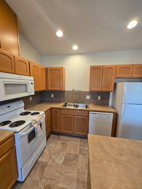 1ST MO RENT HALF OFF!! Nice 2Bd, 2Ba w/Full Size Washer-Dryer #2035 – photo 1