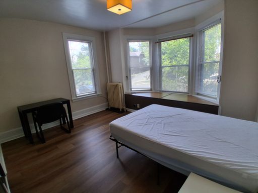 For 27-28 Large Apartment with Tons of Storage and Natural Light – photo 1