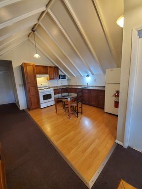 For 27-28 Unique Top Floor Apartment. All Utilities Included! – photo 1