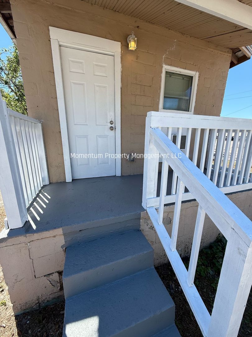 Tampa House: 2501 E. Chelsea St.