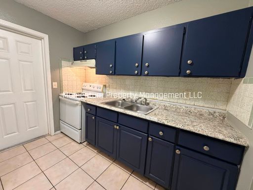 10401 N 11th St. Unit B Tampa, FL 33612 – photo 1
