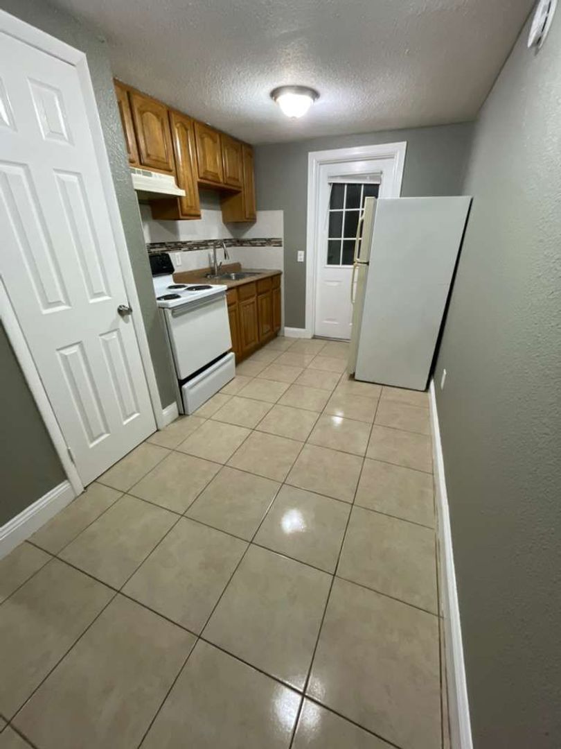 Tampa Apartment: 609 S. 70th St. Unit B