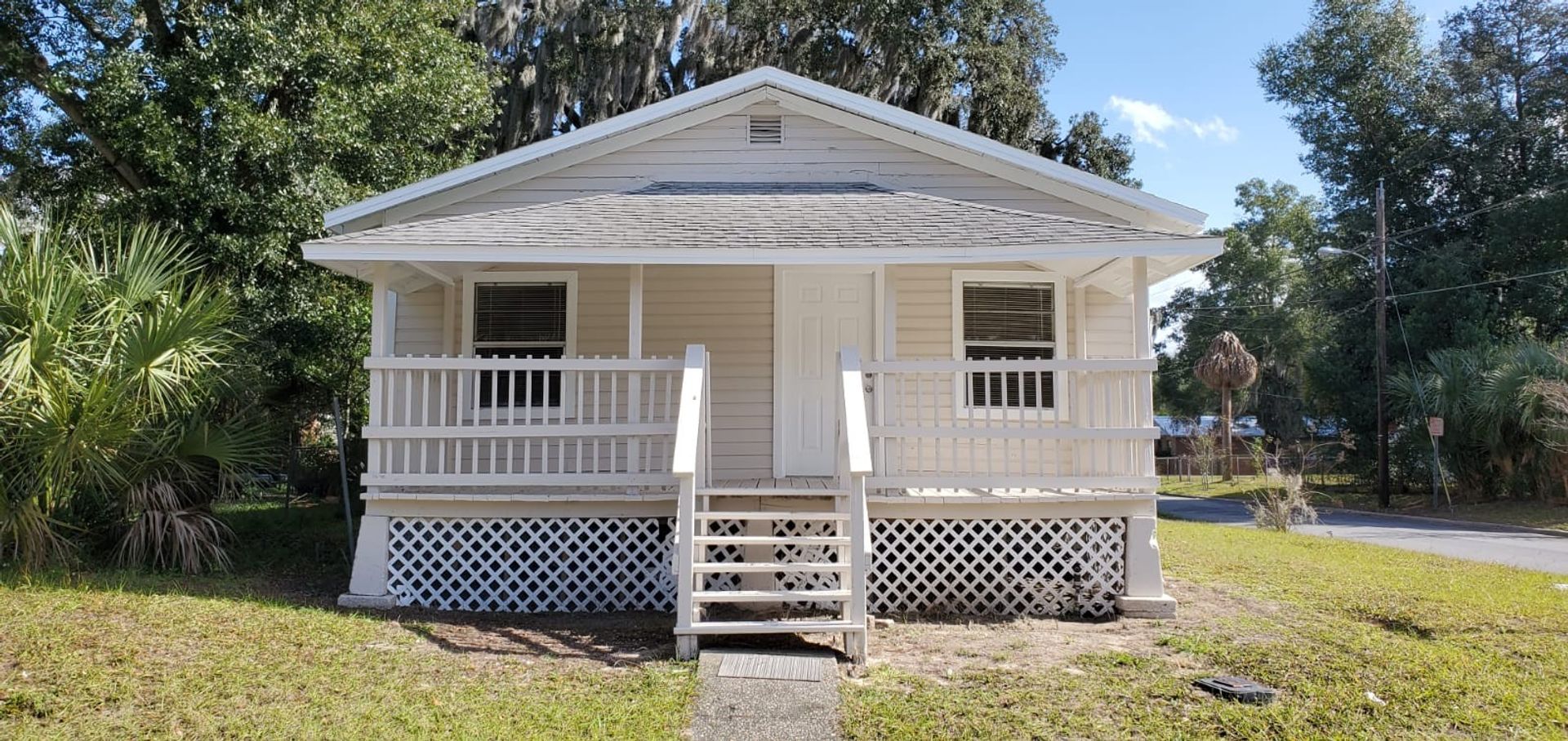 Lakeland House: 829 Texas Ave.