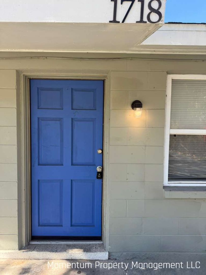 Clearwater Apartment: 1718 Washington Ave