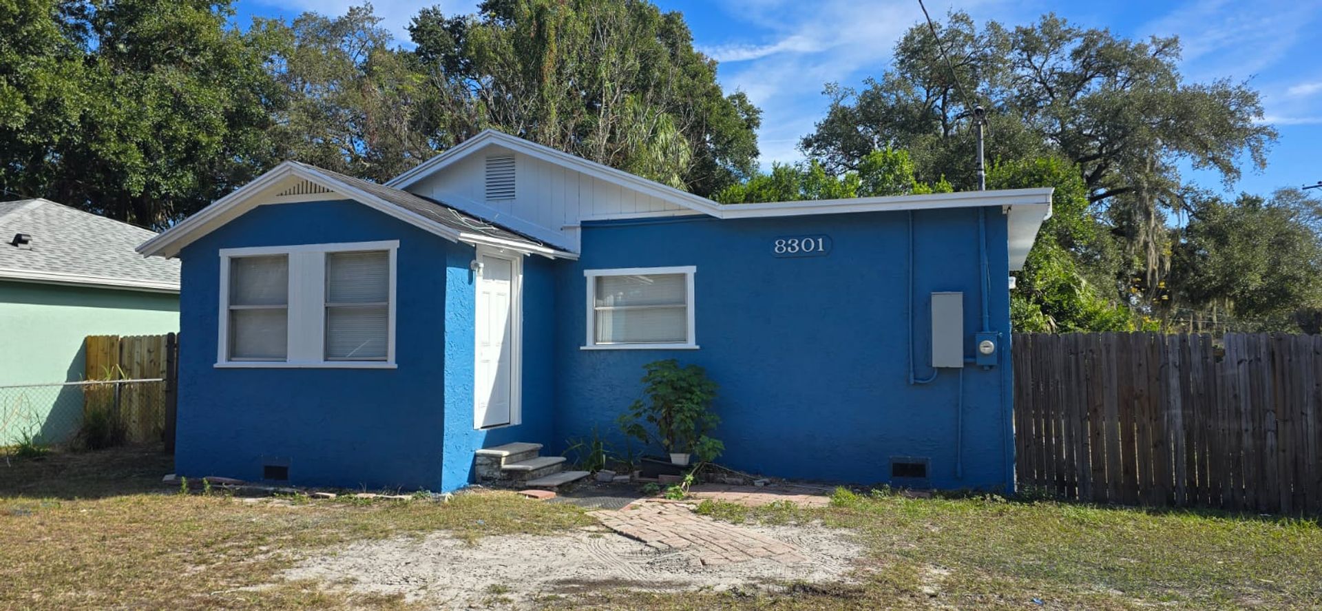 Tampa House: 8301 N. Hillsborough Lane