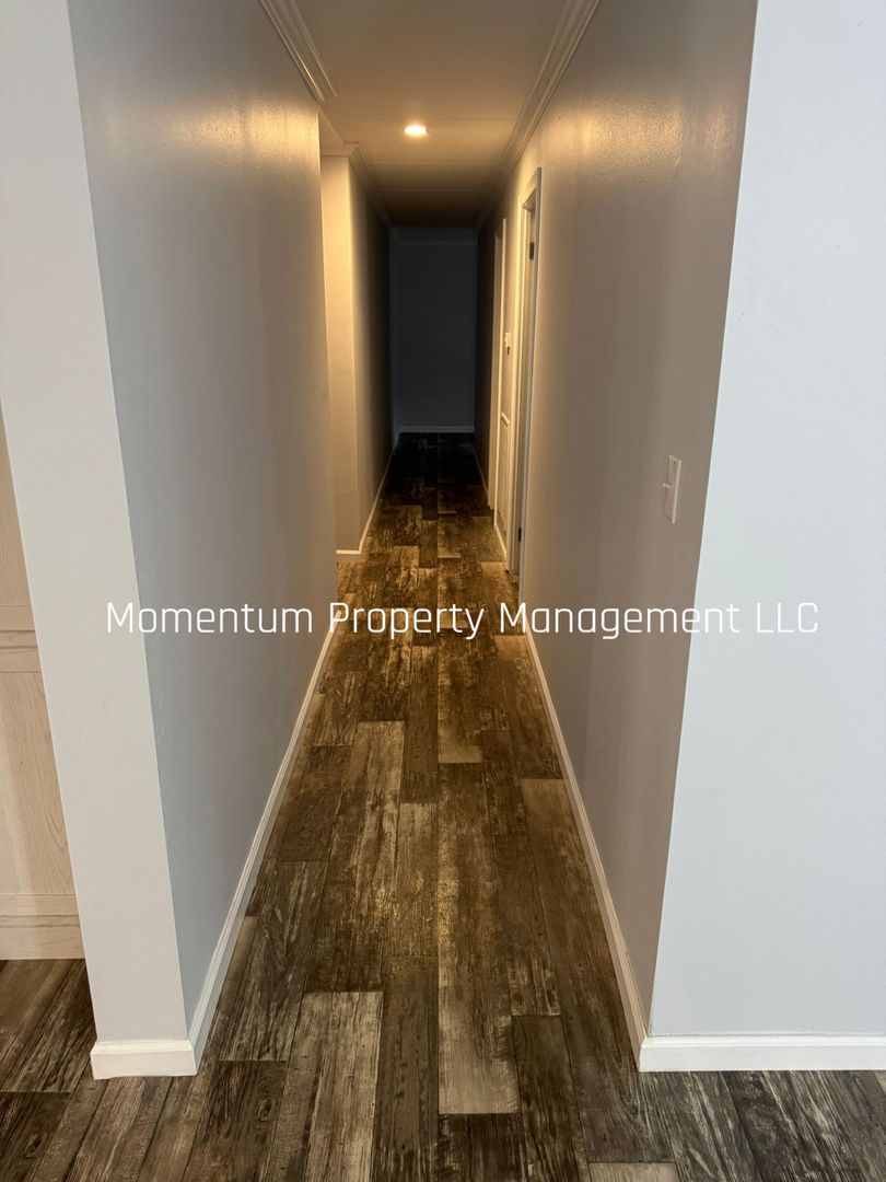 Brooksville House: 7203 Sunnyside Drive