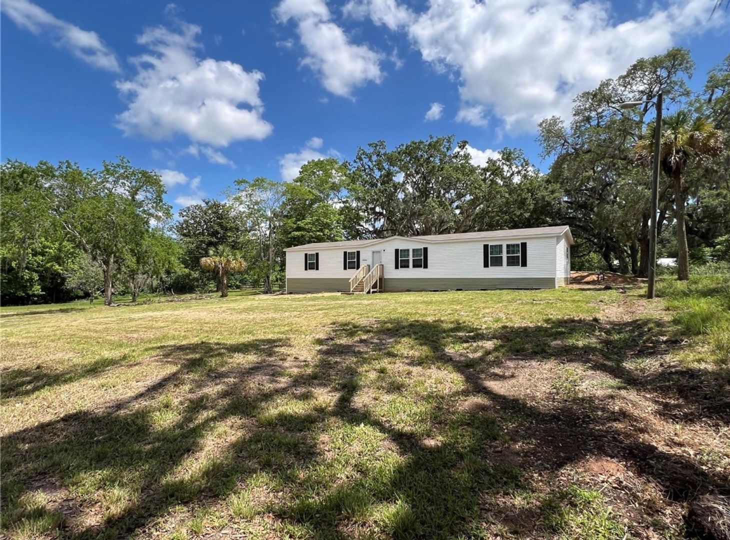 Brooksville House: 20064 Manecke Rd