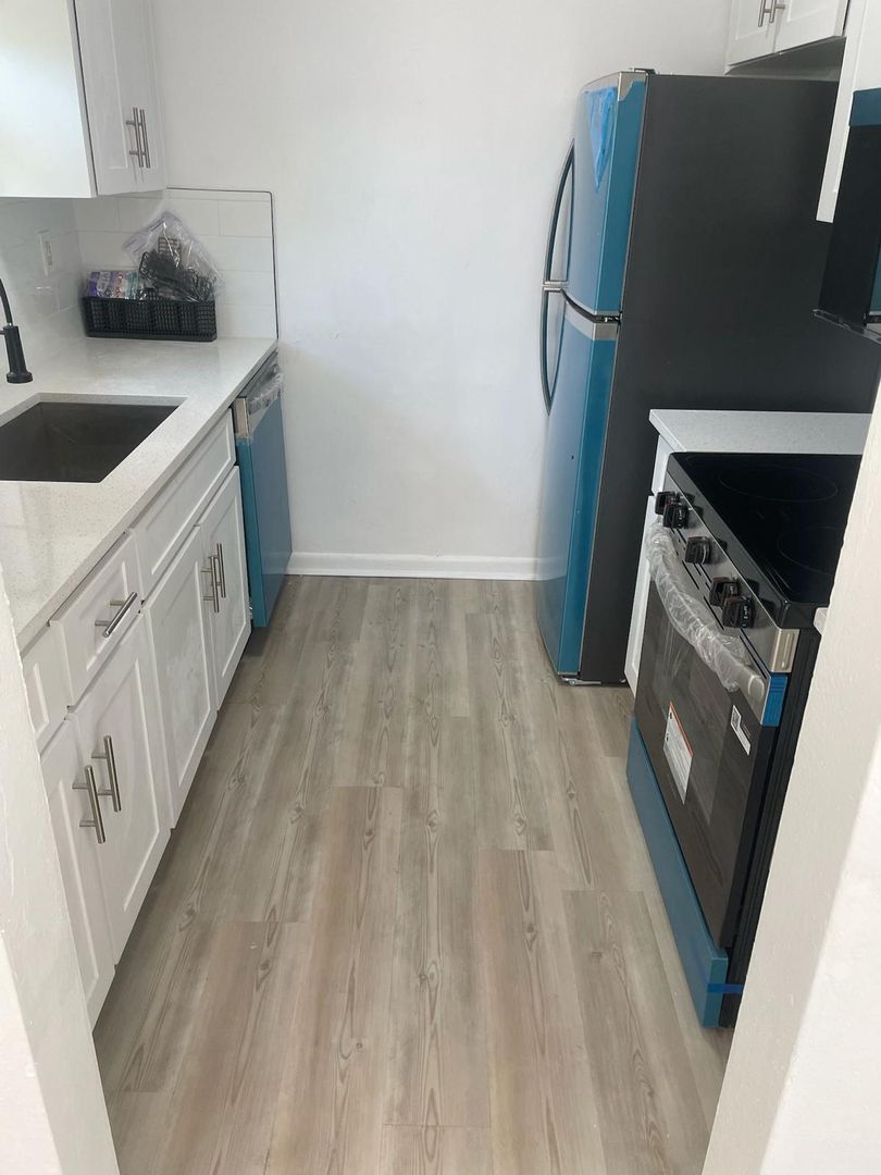 Clearwater Apartment: 1424 Spring Lane