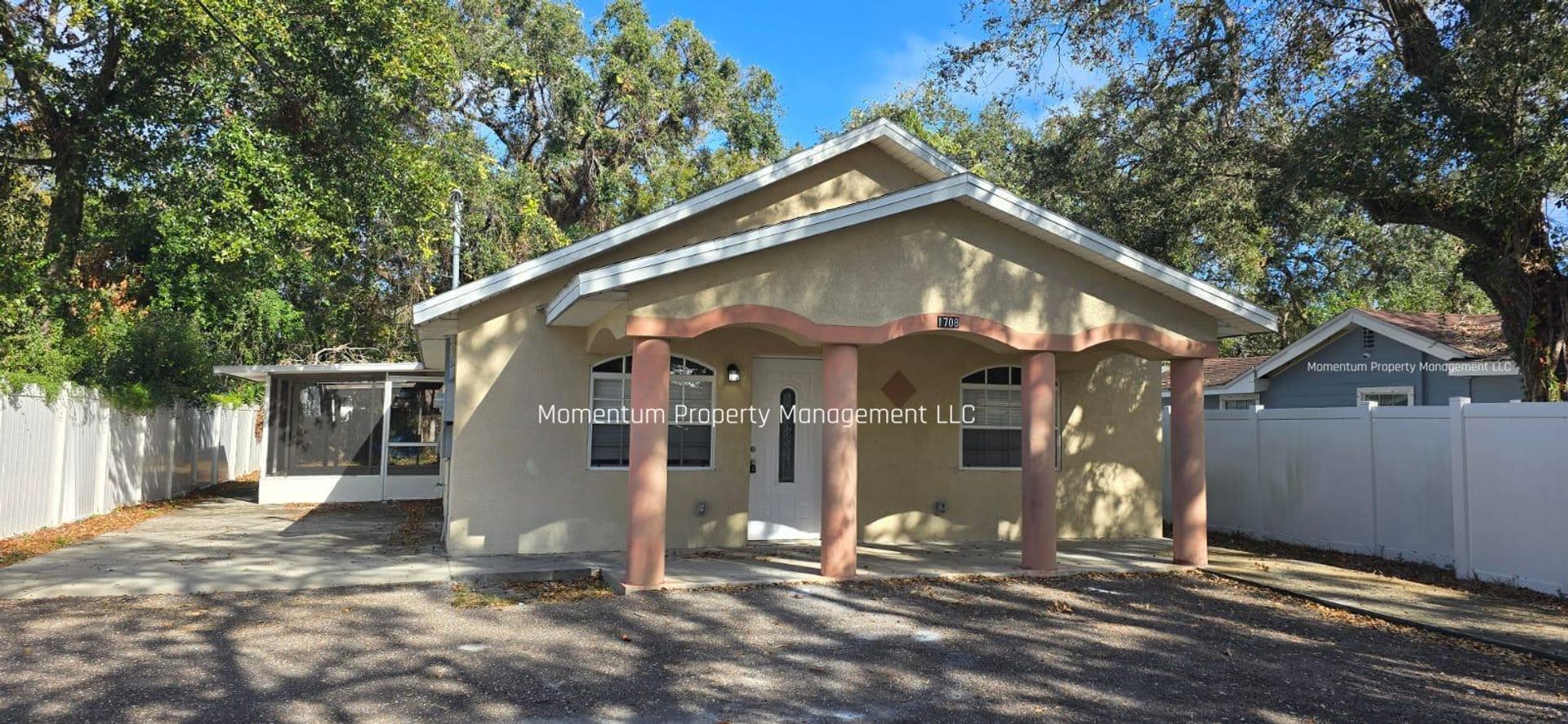 Tampa House: 1708 E Genesee St