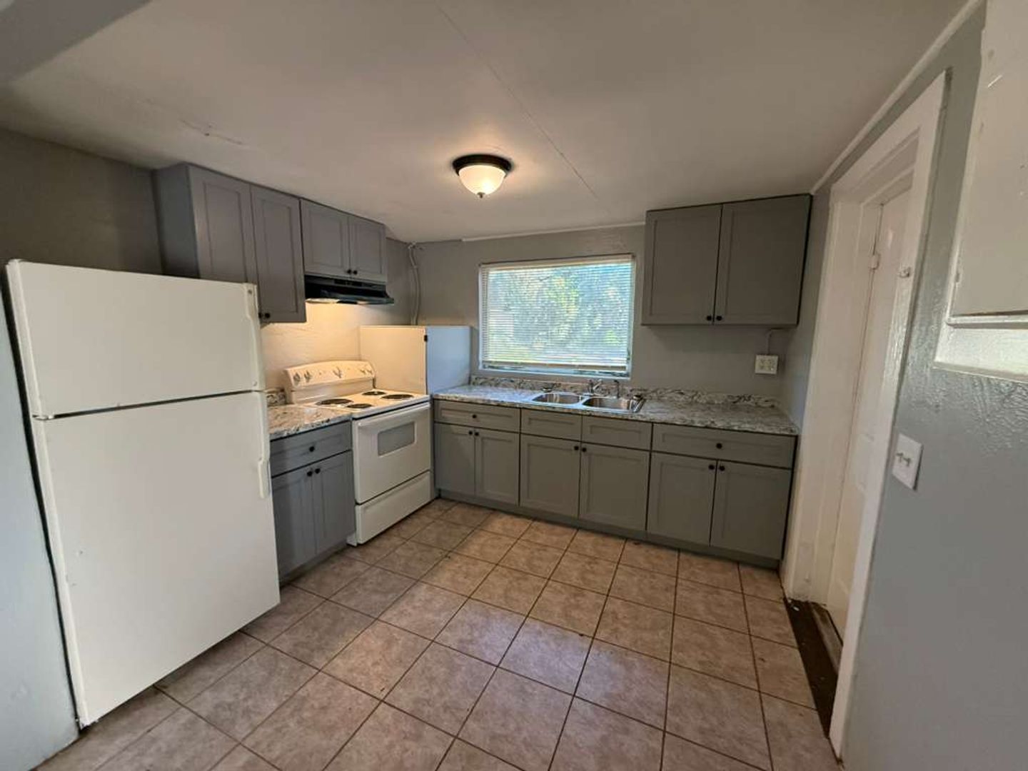 Tampa Apartment: 605 S. 70th St. Apt A