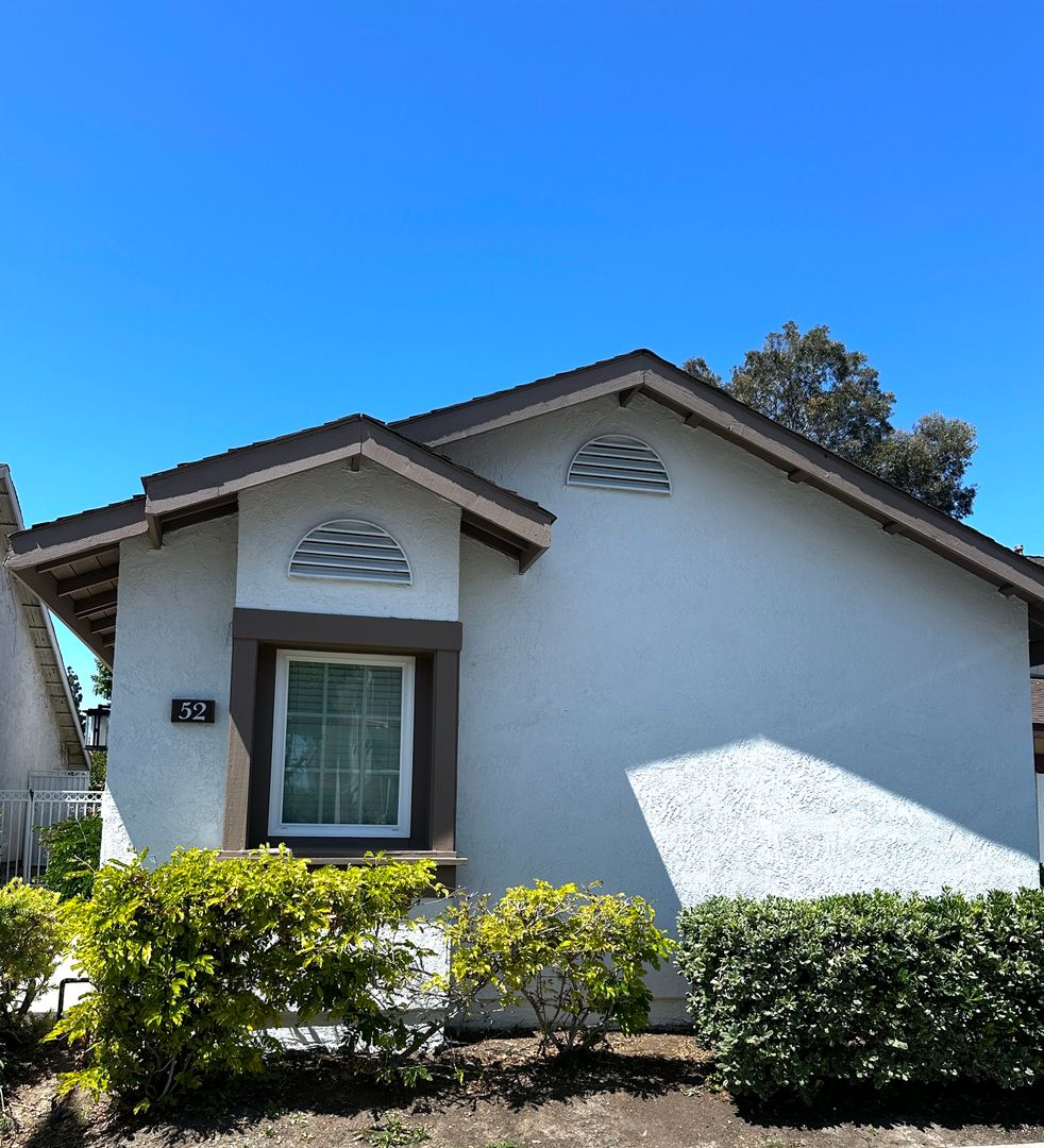 Irvine House: 52 Bridgeport