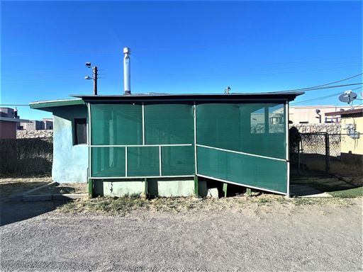 Efficiency Home with yard and storage Near Frenger Park