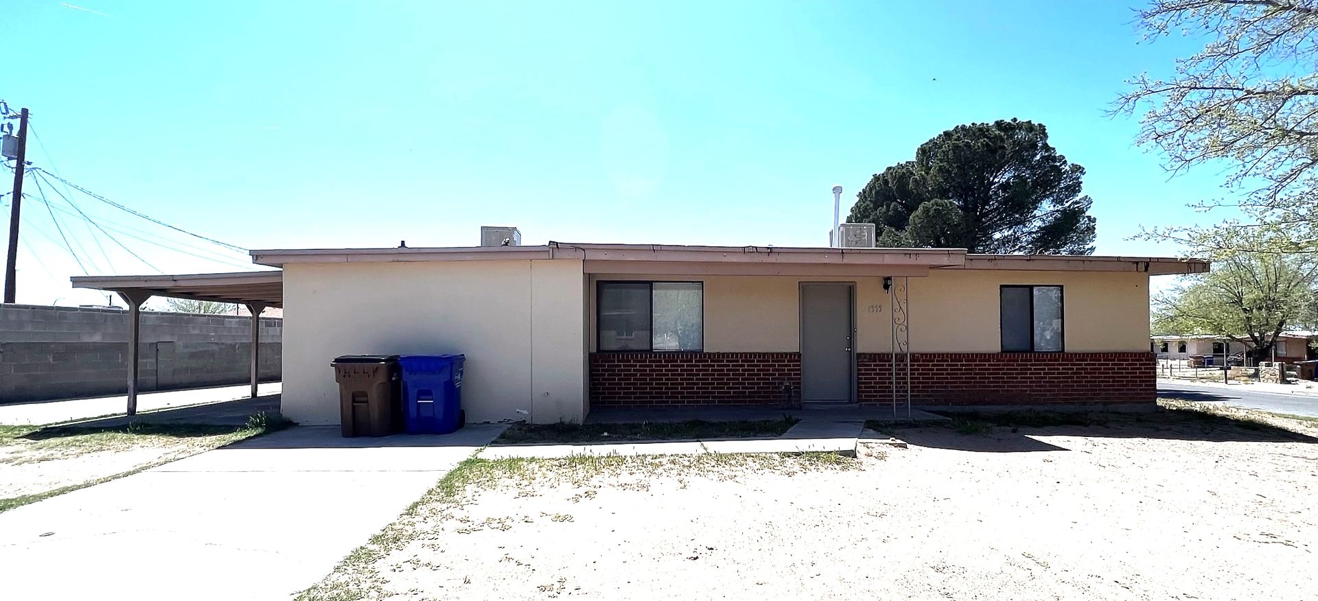 Las Cruces House: 1355 Roosevelt