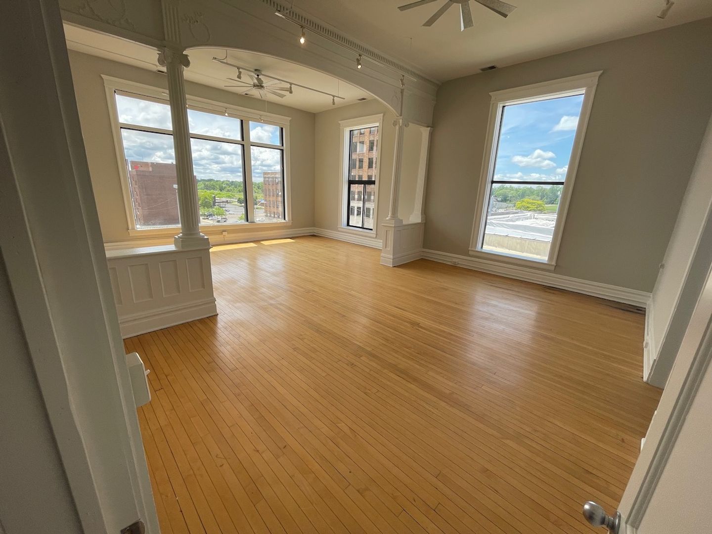 Pontiac Apartment: 16-20 W. Huron