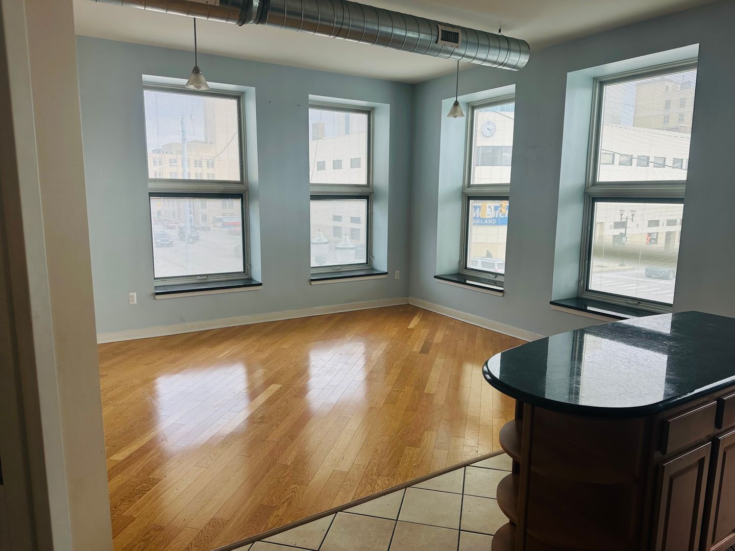 Pontiac Apartment: 10 W. Huron St.