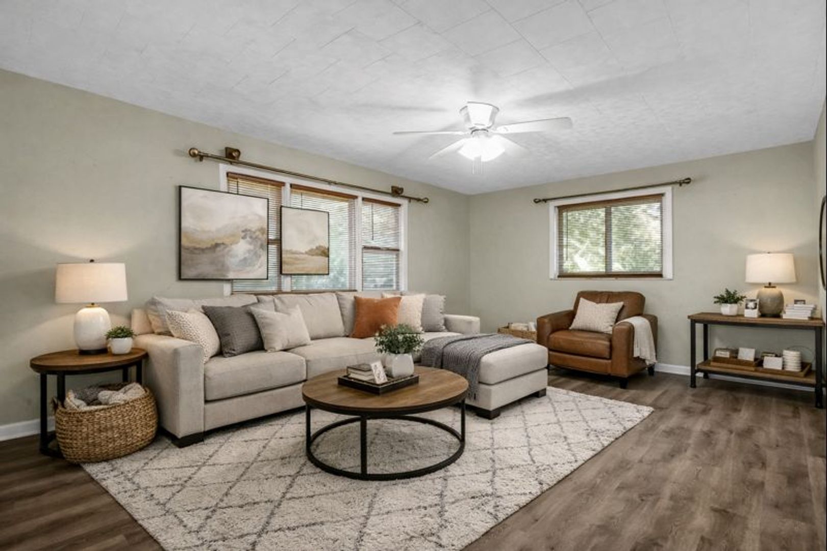 Columbus House: 272 Collingwood Ave