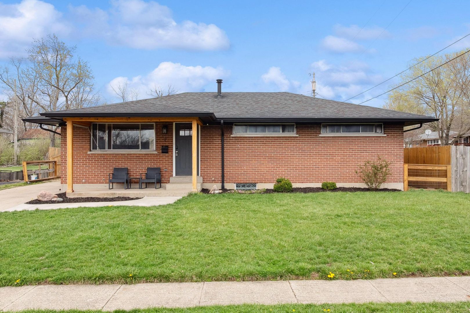 Germantown House: 2 Marshall Ave