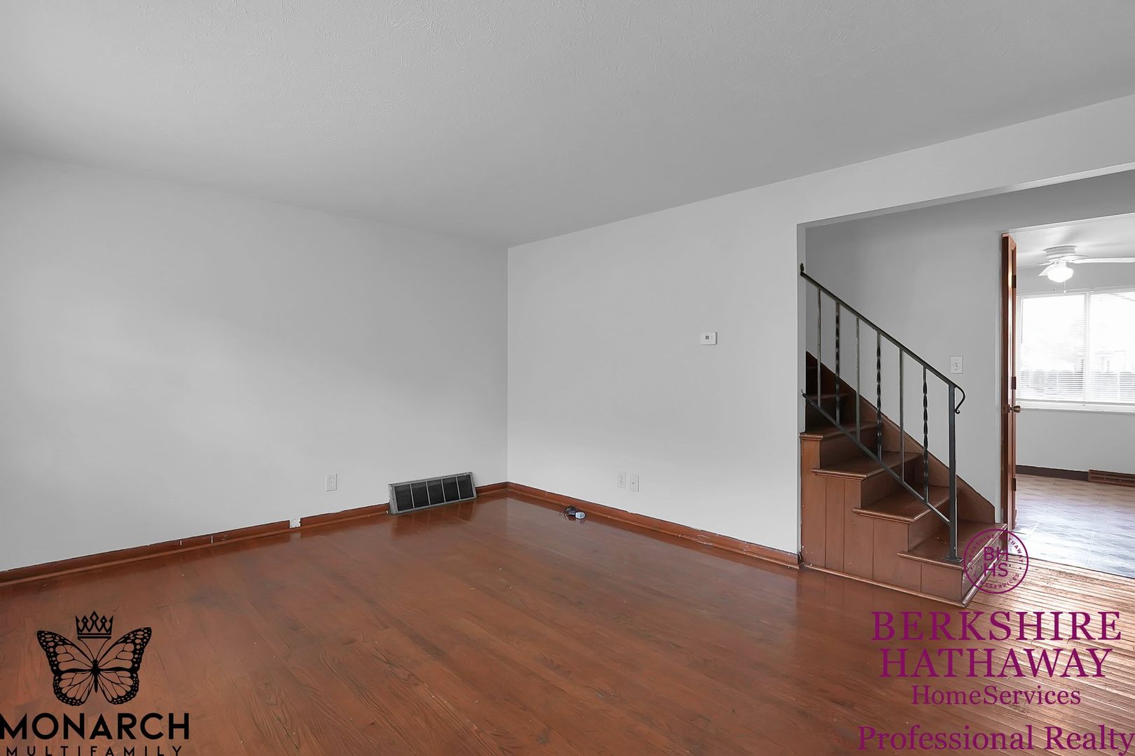 Columbus Apartment: 1699-5415 Lonsdale Rd