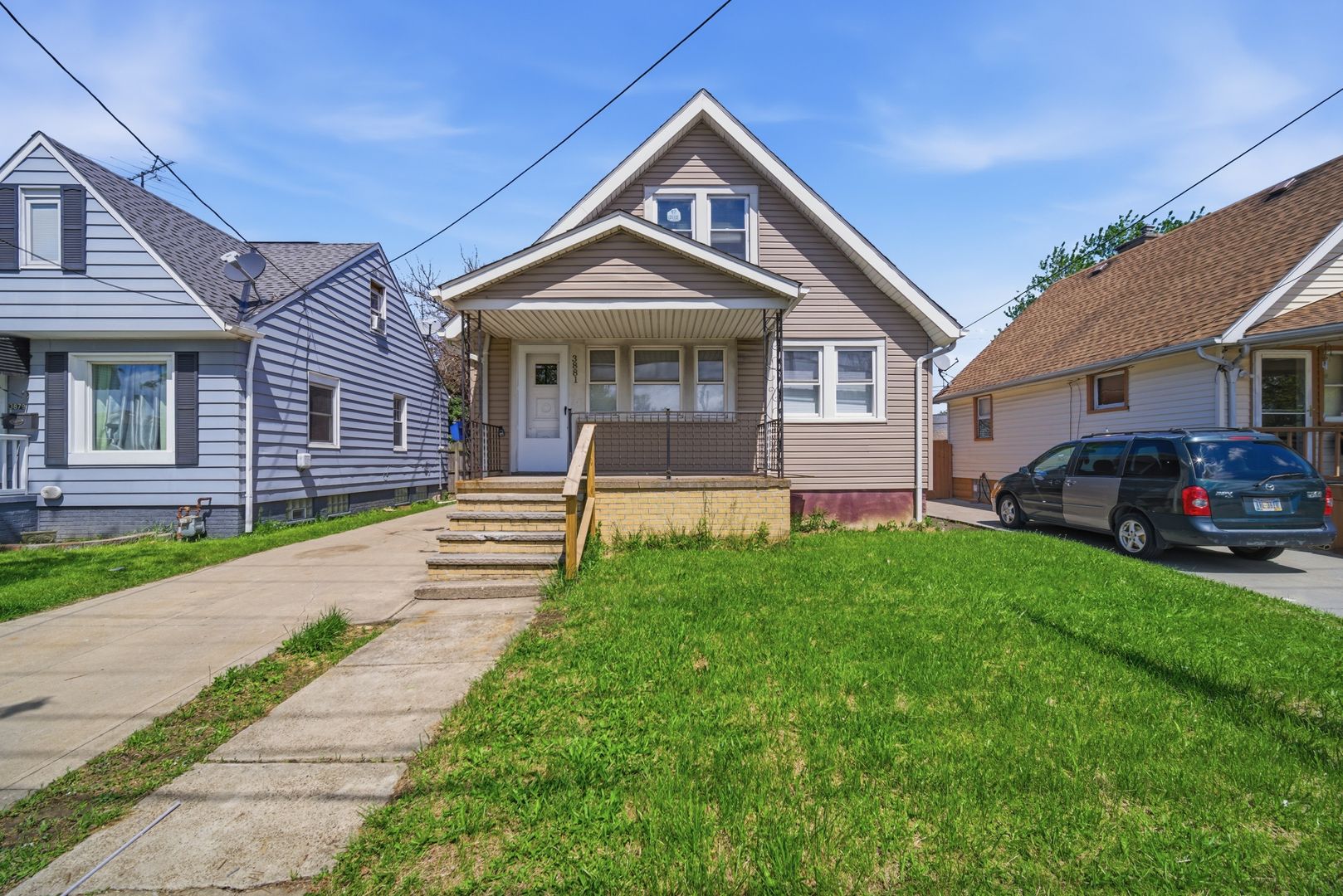 Cleveland House: 3881 W 117th