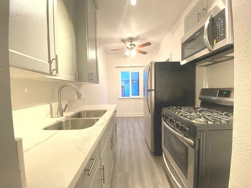 Chic Top-Floor Studio in the Heart of Los Feliz – photo 1