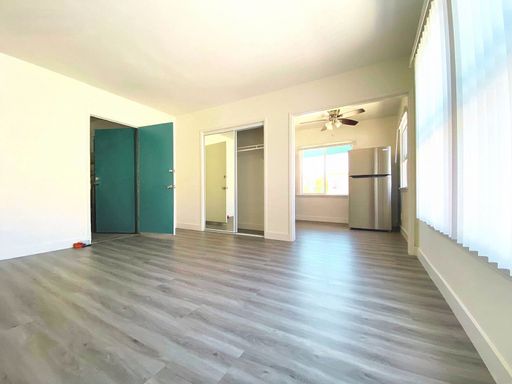East Hollywood Efficiency Apartment with Parking Available – photo 1