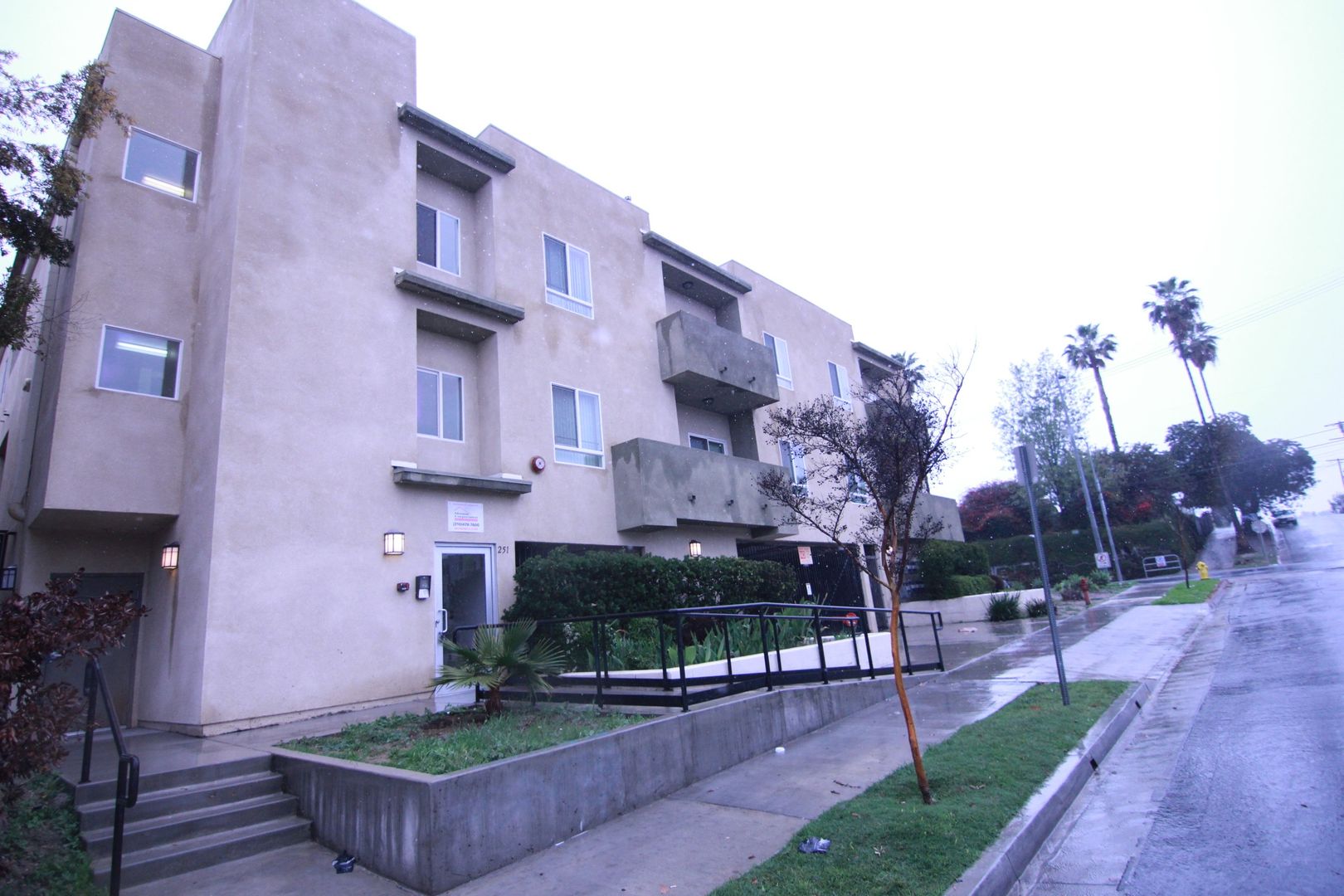 Los Angeles Apartment: 251 Robinson Street