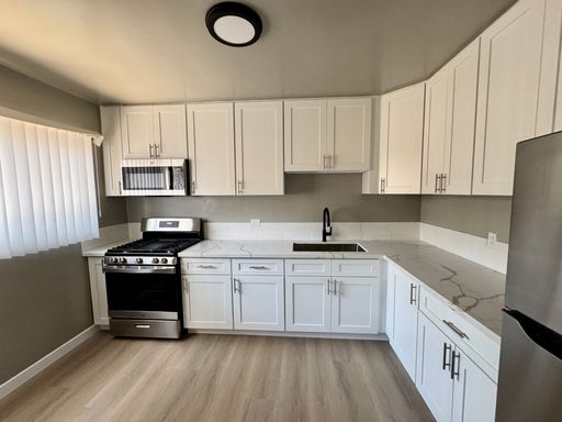 Beautiful Renovated Two Bedroom in Desirable Baldwin Hills/ Crenshaw – photo 1