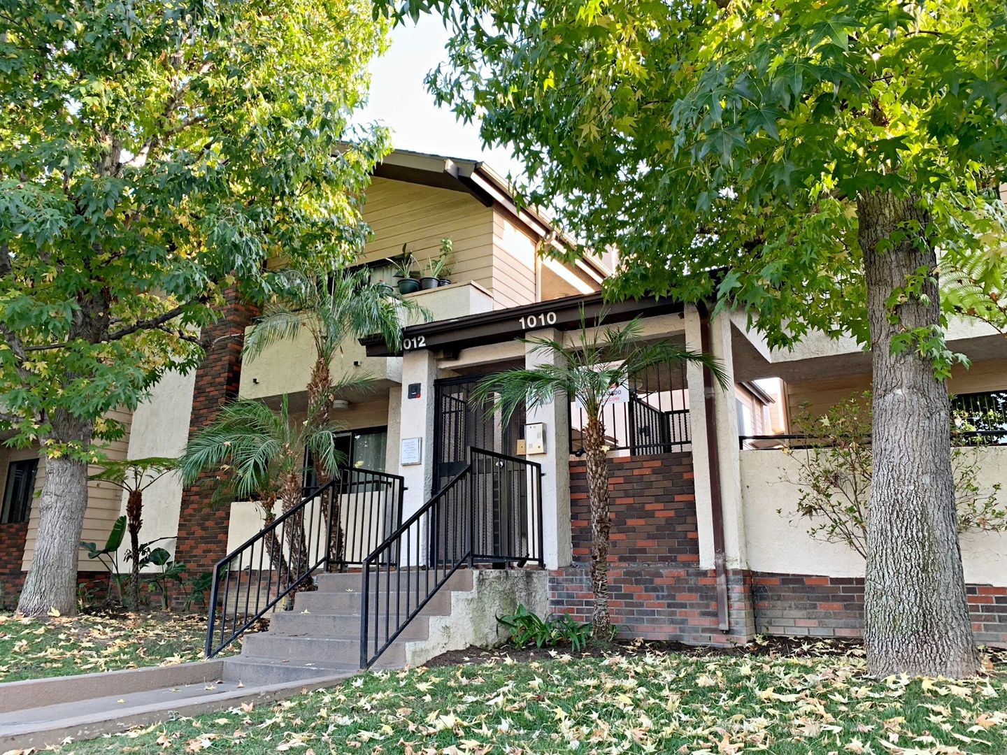 Glendale Apartment: 1010 - 1012 E Acacia Ave