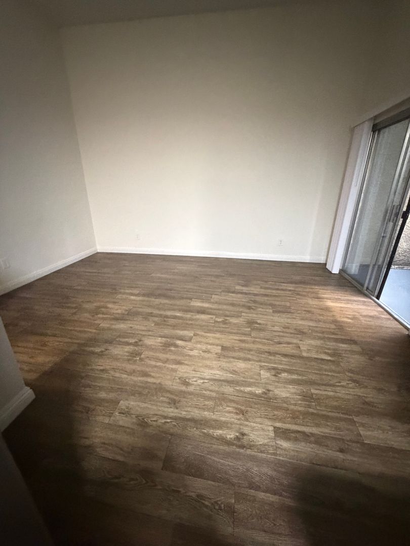 Los Angeles Apartment: 4124 Eagle Rock Blvd