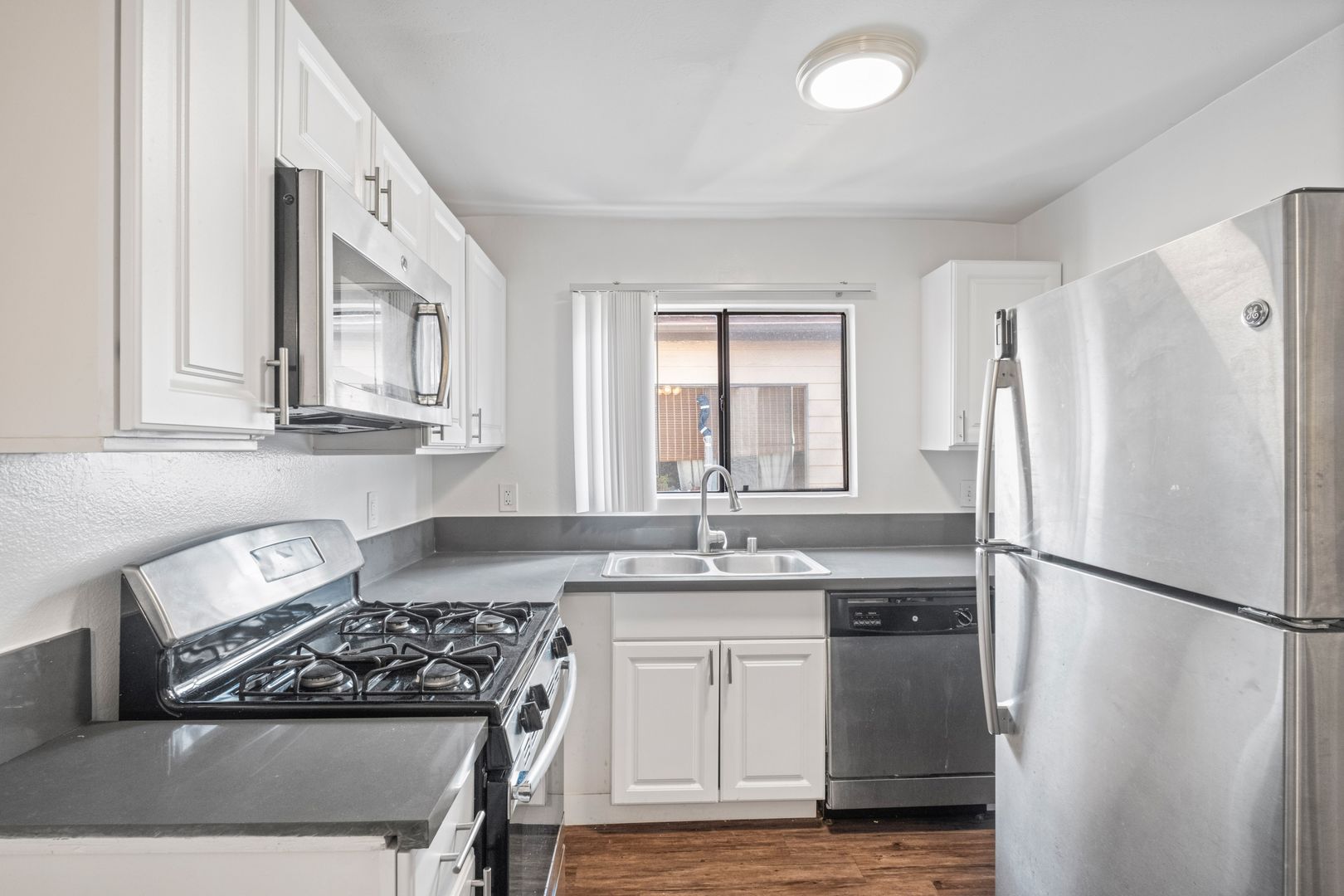Glendale Apartment: 1010 - 1012 E Acacia Ave