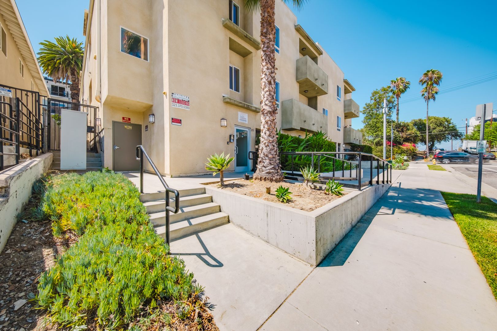 Los Angeles Apartment: 251 Robinson Street