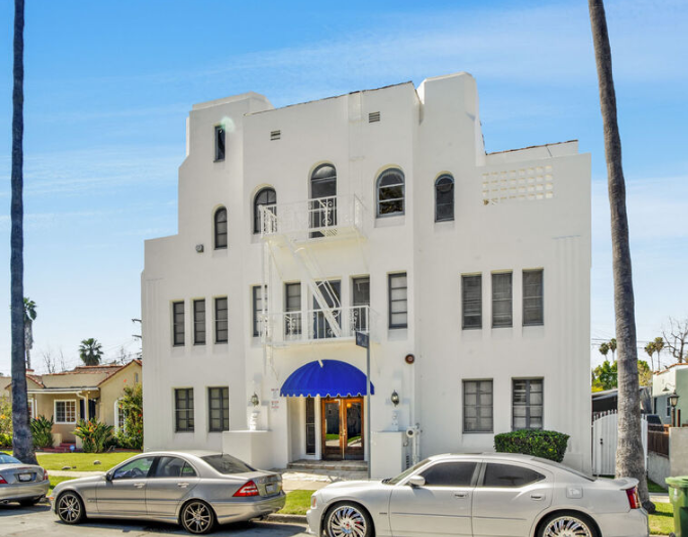 Los Angeles Apartment: 4151 3rd Avenue