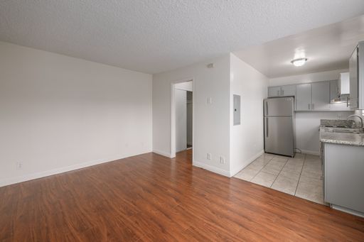 Cozy Studio in prime Mid City Koreatown ~ W/ Parking Available! – photo 1