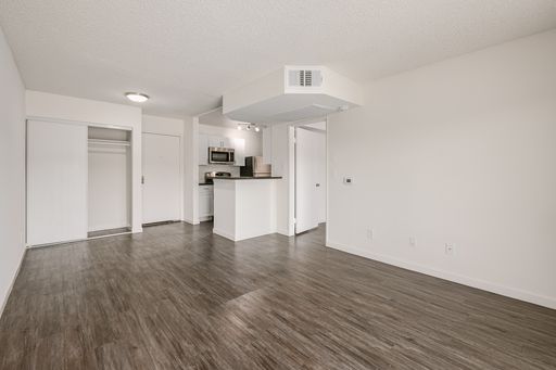 One-Bedroom Apartment Unit Available – Balcony and Parking – photo 1