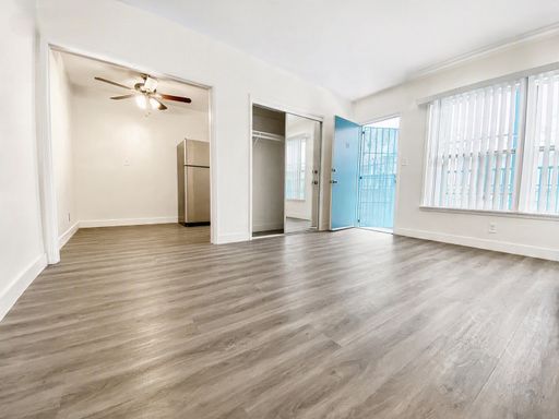 Efficiency Apartment Unit in East Hollywood with Available Parking – photo 1