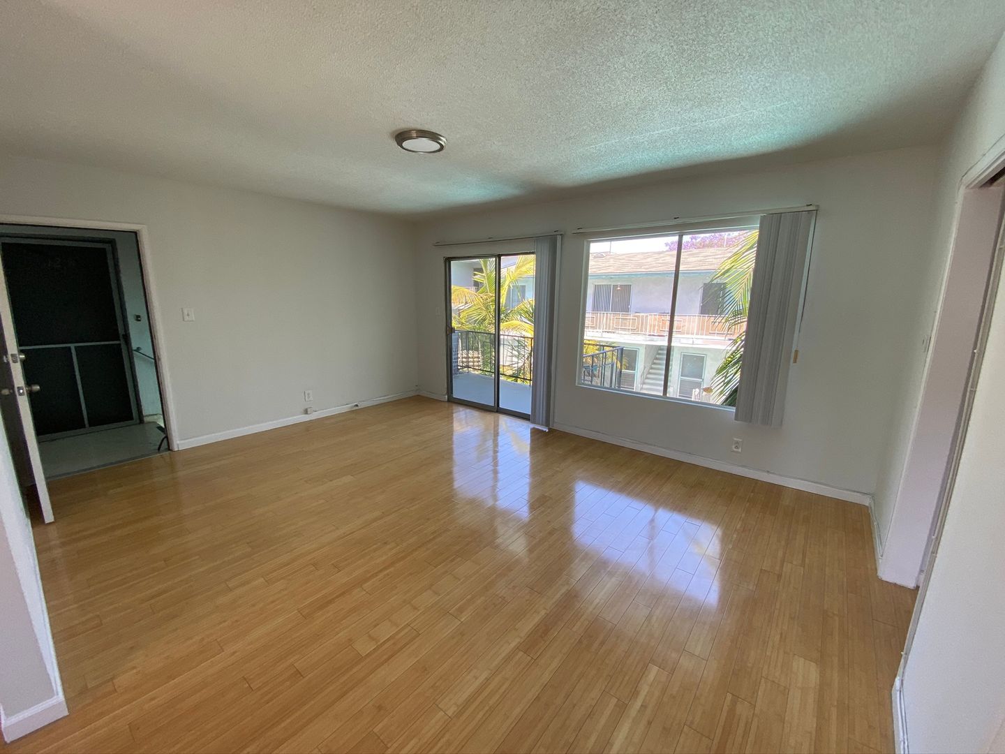 Los Angeles Apartment: 3711 Mentone Ave