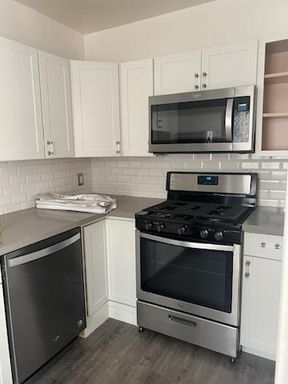 7766 1/2 Santa Monica Blvd – photo 1