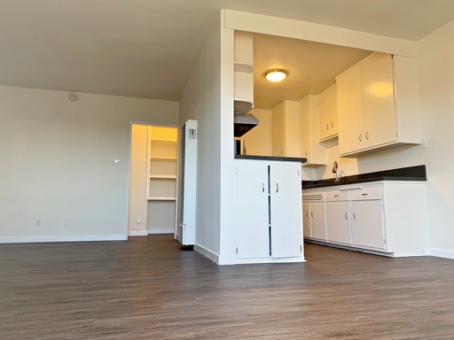 ***Renovated 1BD with One Assigned Parking Space~2nd Month FREE Special*** – photo 1
