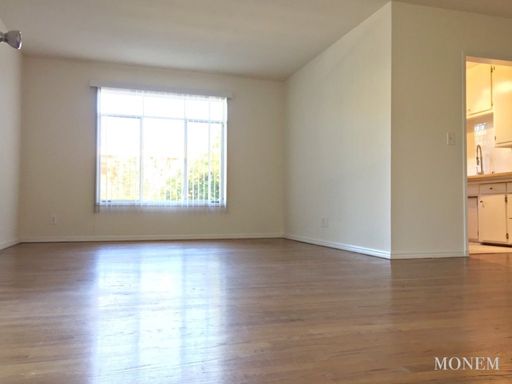 Beautiful Top Floor One Bedroom Apartment Home w/ Parking – photo 1