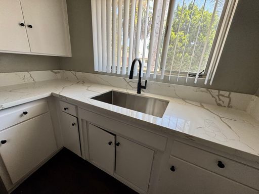 Beautiful Renovated Two Bedroom in Desirable Baldwin Hills/ Crenshaw – photo 1